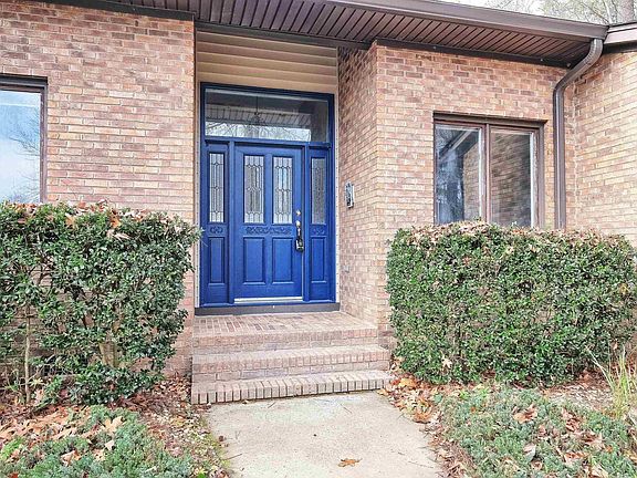 3rd image of 447 Edgewater Dr