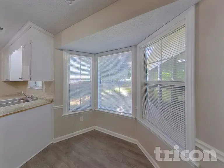 5001 Alexis Dr — Photo 5