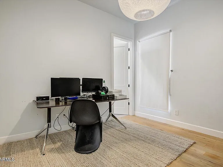 4528 N 39th Pl — Photo 16