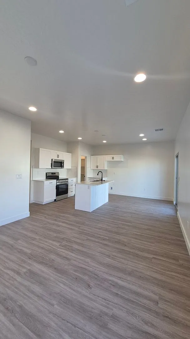 Brand New Townhome for Rent — Photo 3