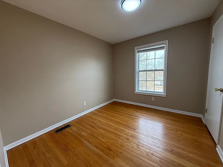 220 Brampton Rd — Photo 16