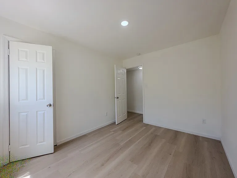 Meadowbrook Apartments — Photo 15