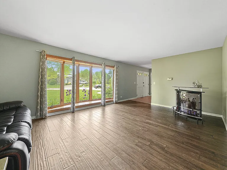 1011 Talltree Ter — Photo 3
