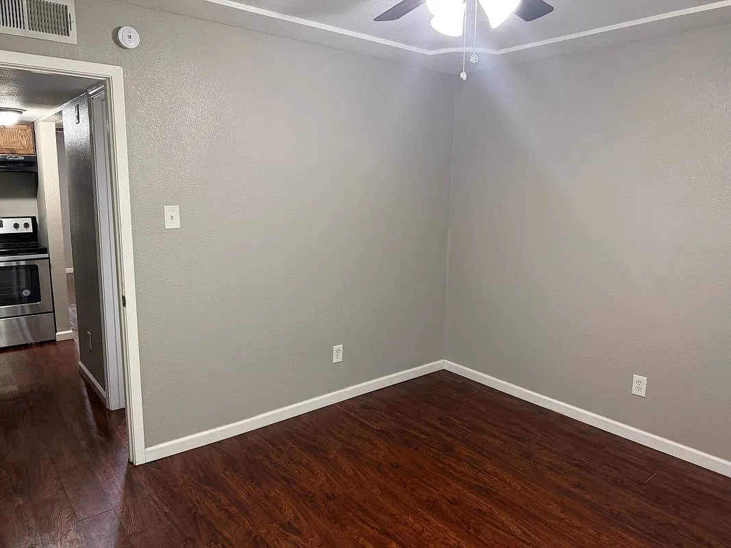 2 bed, 1.5 bath, 1100 sqft, $1,150 — Photo 3