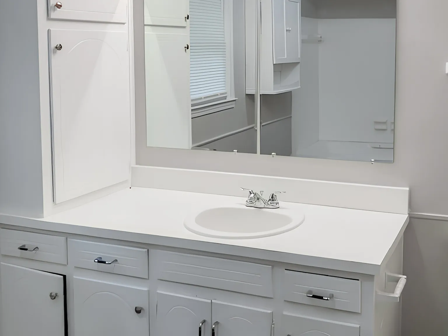 4 bed, 2.0 bath, 1310 sqft, $793 — Photo 3