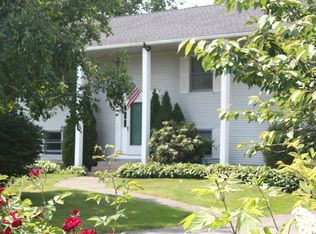 27 E St N, Suffield, CT 06078