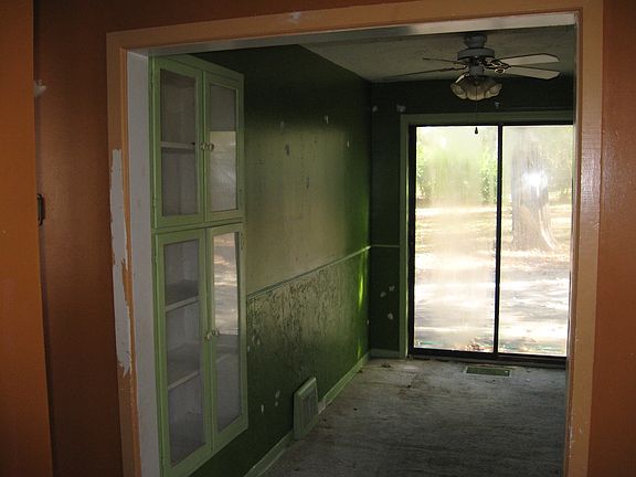 3rd image of 521 S Ash Ave