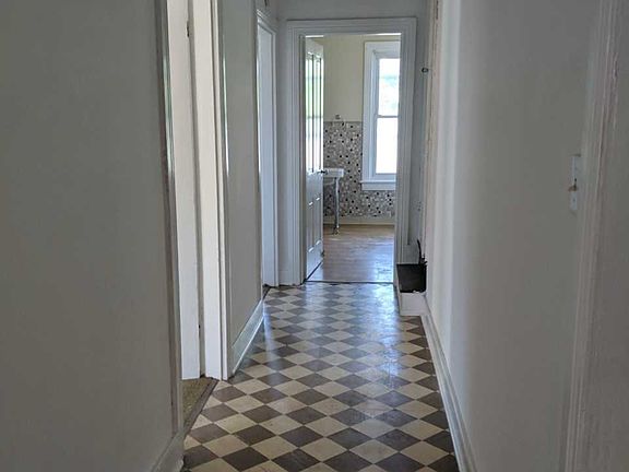 5th image of 416 W Philadelphia St #2