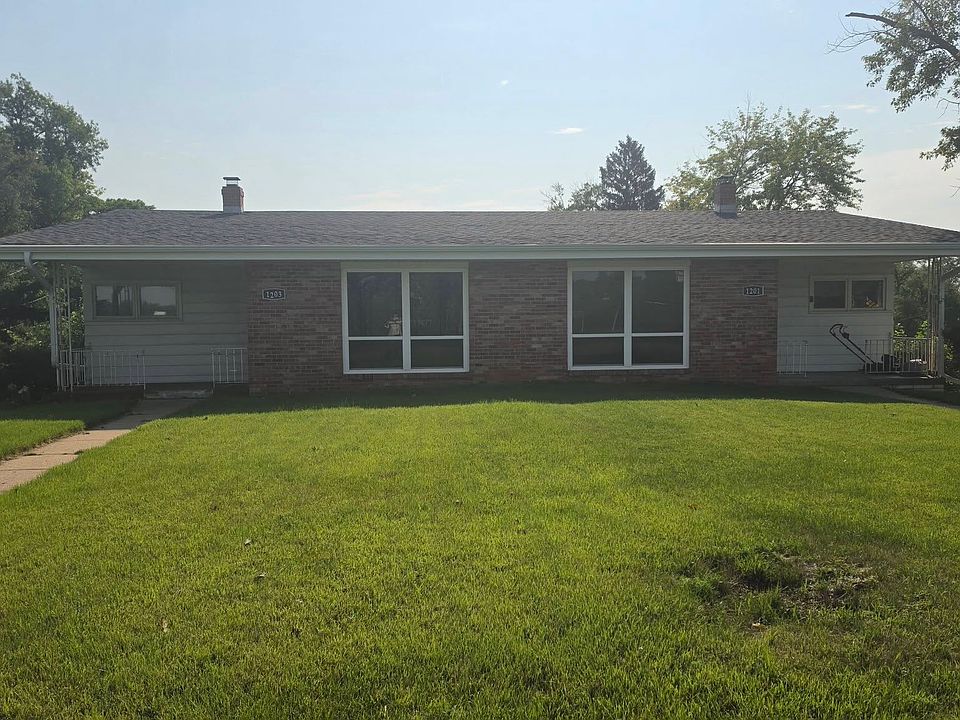1st image of 1201 Robertson Dr #1203