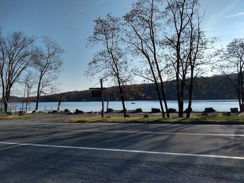 544 Lakes Rd — Photo 2