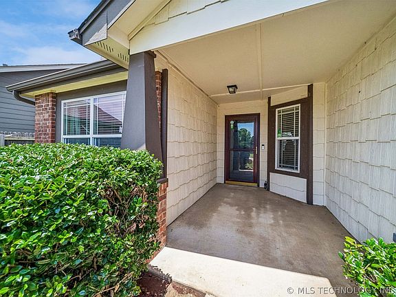 5th image of 2212 E Elmira St