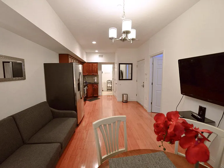 1030 Wood St #3F — Photo 10