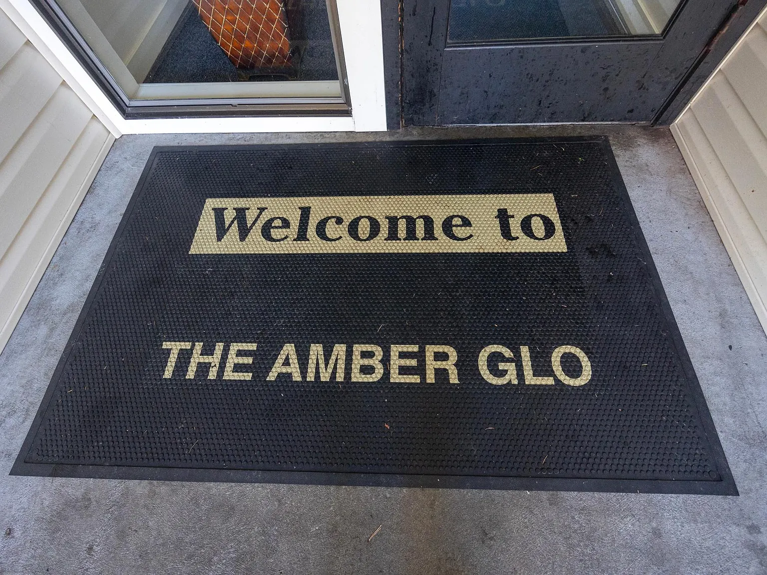 Amber Glo — Photo 4