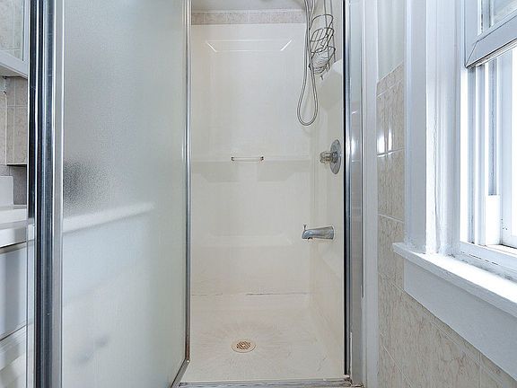 3rd image of 1719 Clintonville St #2