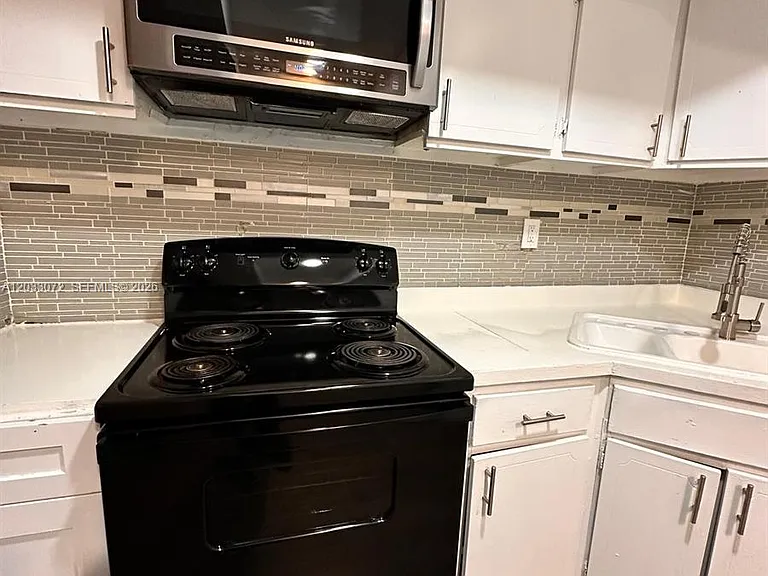 5540 SW 38th Ct #0 — Photo 1