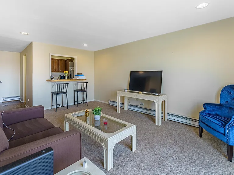 2333 N Neva Ave #403C — Photo 3