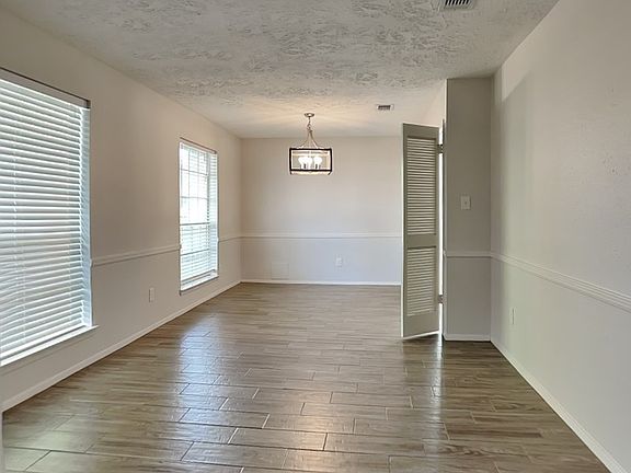 3rd image of 10607 Den Oak Dr
