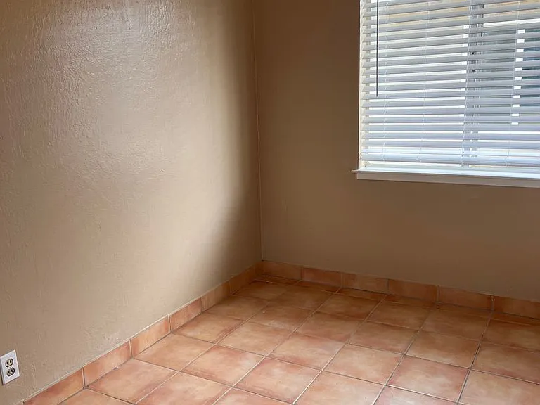 389 Clifton Ave — Photo 3