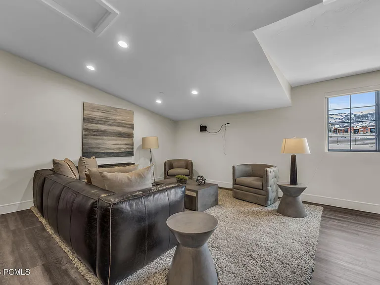 1200 W Lori Ln #C15 — Photo 5