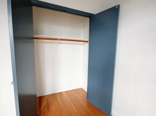 47-45 Vernon Boulevard image 3 of 8