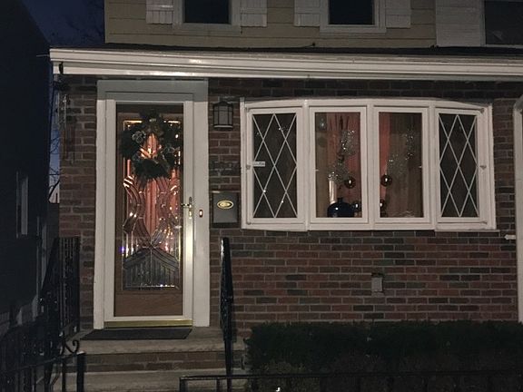 2nd image of 1534 E 51st St