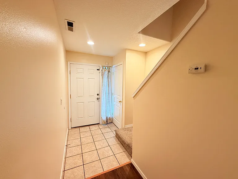 6018 NE 33rd Cir — Photo 5