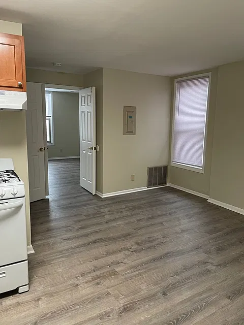 1 bed, 450 sqft, $950 — Photo 2