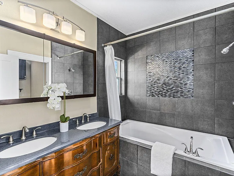7615 SE Morrison St — Photo 10