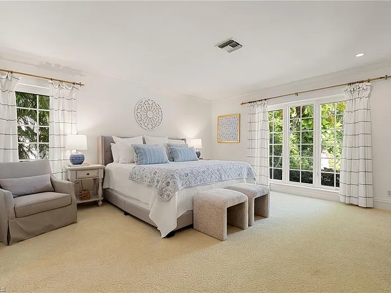 1060 Galleon Dr — Photo 23