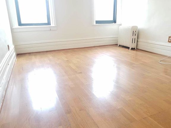 4th image of 294 Webster Ave #4RL