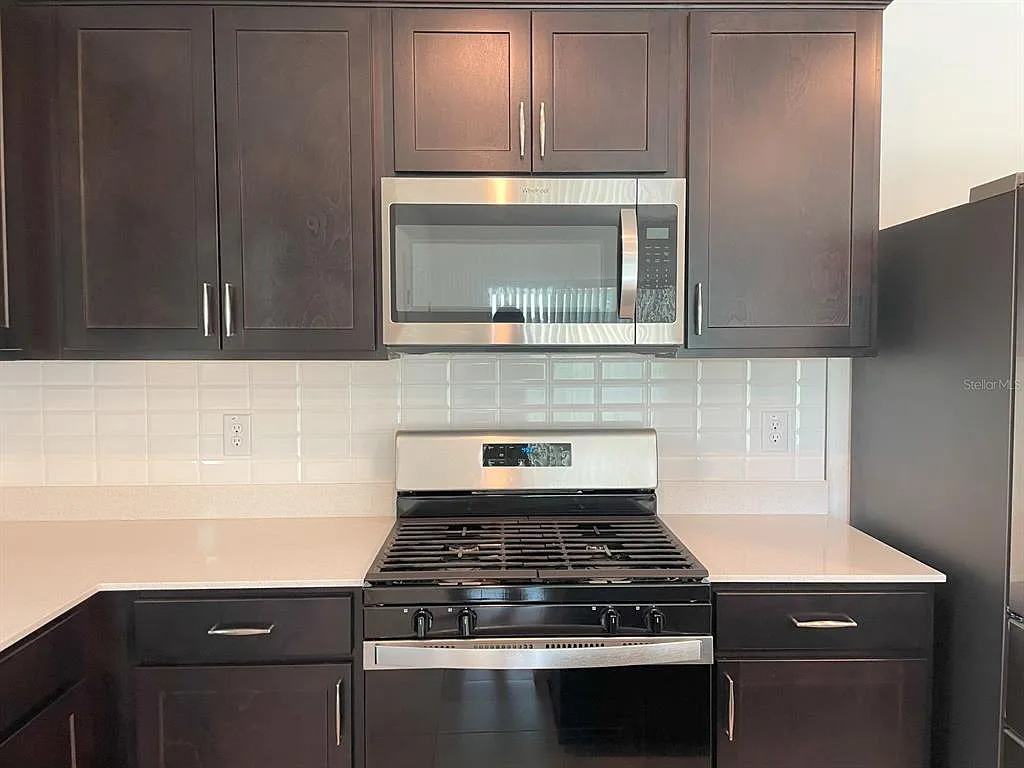 4 bed, 3.0 bath, 2203 sqft, $3,100 — Photo 4