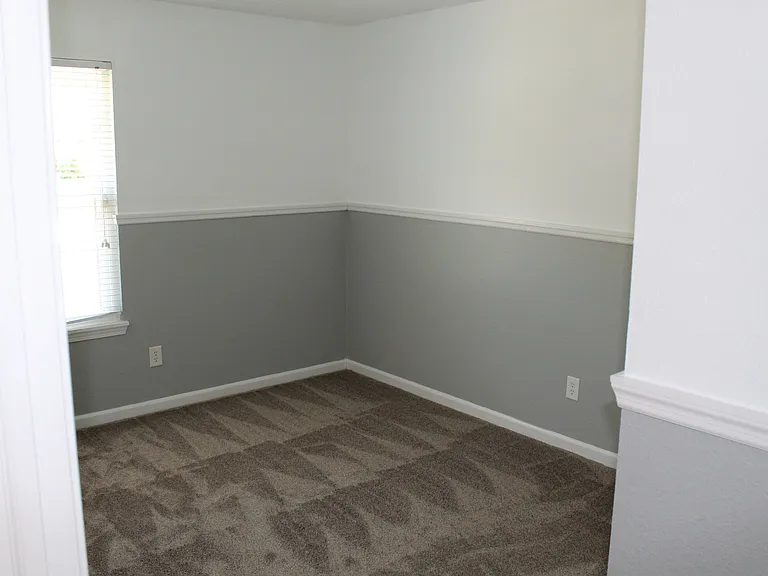 612 Woodfield Cir — Photo 12