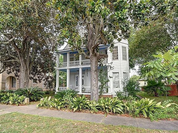 3rd image of 203 Ramona St