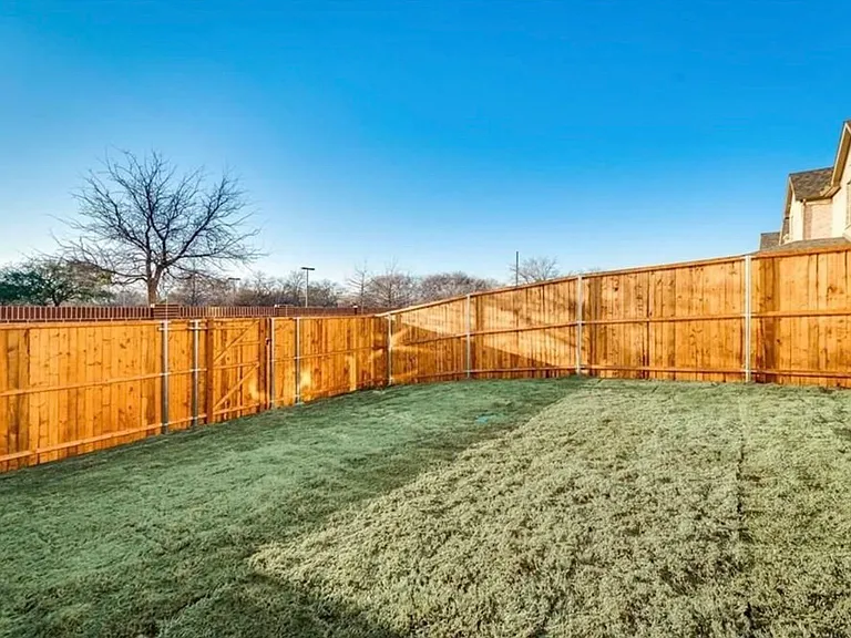 1231 Wiltshire Dr — Photo 17