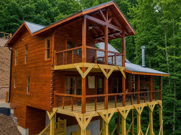 138 Rhondas Way, Ellijay, GA 30540