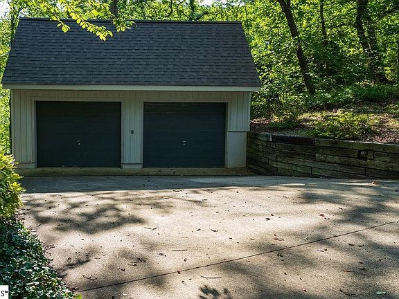 4th image of 14 Persimmon Ln