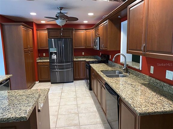 5th image of 1004 Wellington Dr