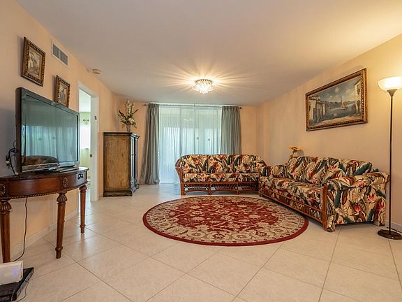 4th image of 5574 Witney Dr