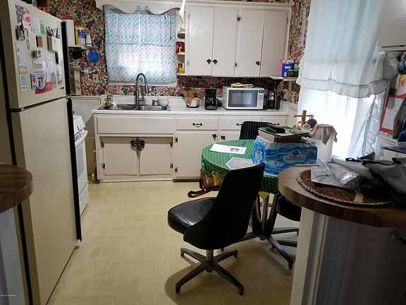 3rd image of 4009 Blanton Ln
