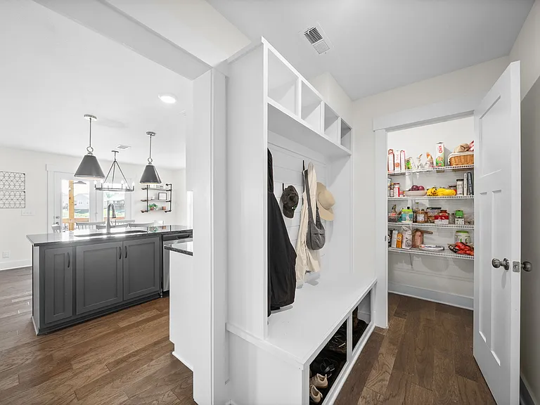 354 Frontier Dr — Photo 16