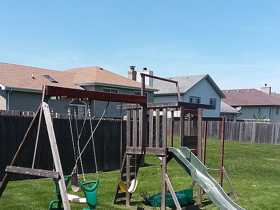 3rd image of 22840 Millard Ave