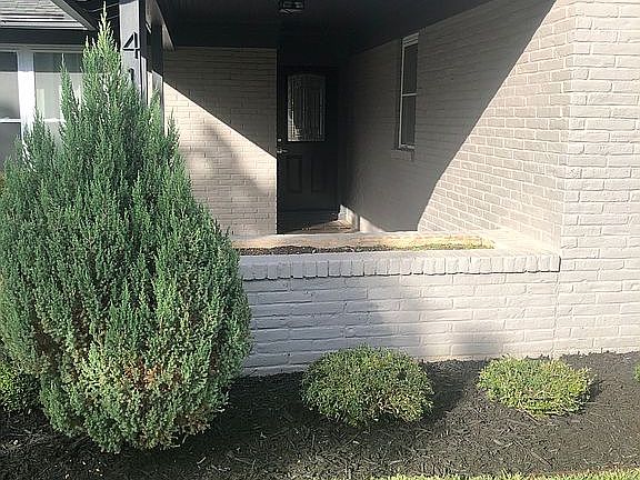 4th image of 4102 Glenwood Dr