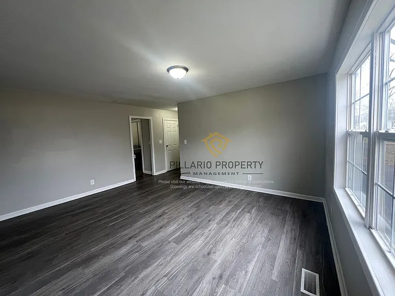 8523 E 42nd St — Photo 6