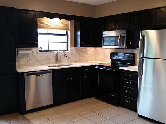 5th image of 412 NE 6th St APT D