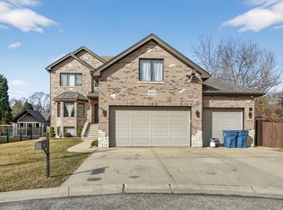 10020 S 80th Ct, Palos Hills, IL 60465