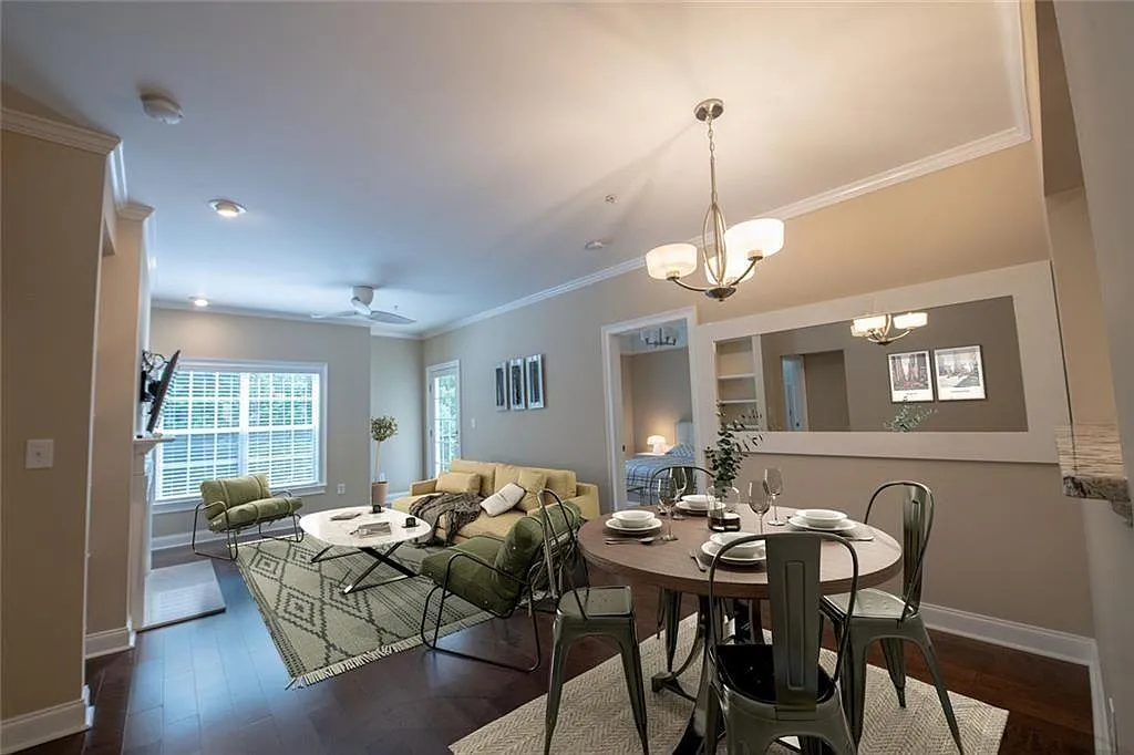 2 bed, 2.0 bath, 1105 sqft, $2,250 — Photo 2