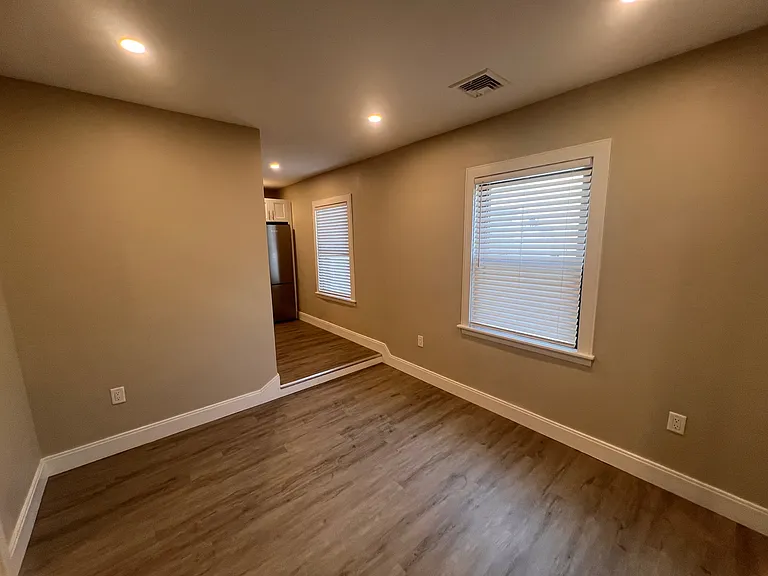 31 Maverick Sq #302B — Photo 18