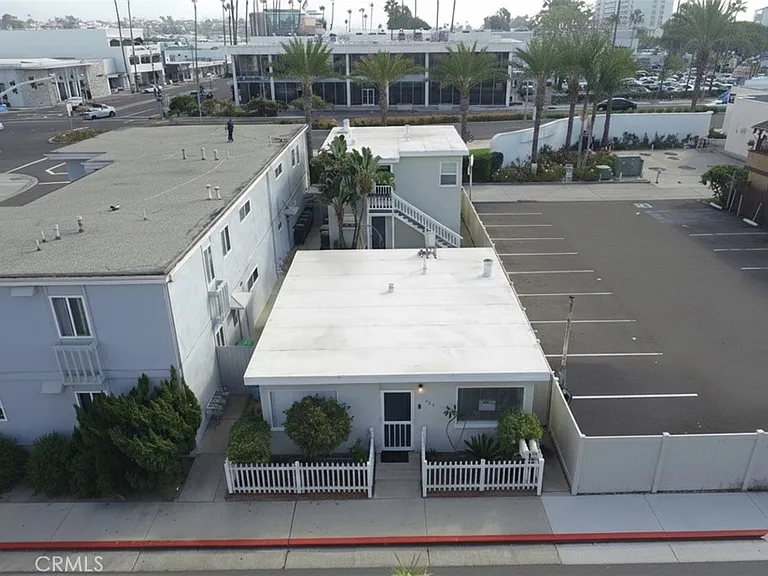 522 Clubhouse Ave — Photo 2