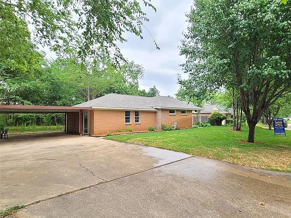 3rd image of 1911 Bosque Ln