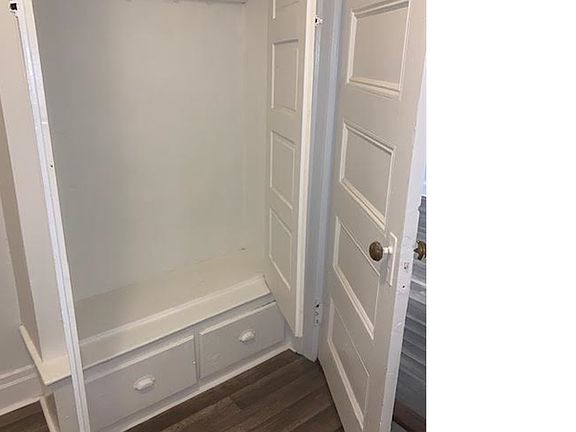 4th image of 1128 Jackson Ave #1